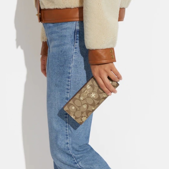 Coach Slim Wallet In Signature Canvas With Snowflake Print - Picture 3 of 4